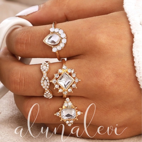 Set Of 1️⃣2️⃣ Crystal Rings💍💍💍 - Picture 4 of 6